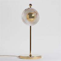 Lampe de table en laiton demi-sphère en albâtre artisanal de luxe, motif papillon, éclairage décoratif personnalisé pour hôtel, villa, chambre, restaurant