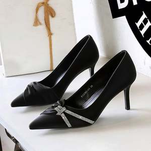 Bolsos de Noche con Forma de Corazón y Pedrería para Mujer, Bolso de Mano de Cristal Dorado para Fiesta de Graduación - Product Image 4