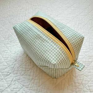 Borsa per il Trucco Personalizzata all'Ingrosso Verde alla Moda con Motivo a Quadri e Cerniera per Ragazze - Product Image 1