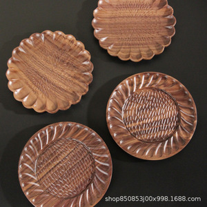 Bandeja de madera de nogal negro hecha a mano con diseño de cola de fénix y flor de Brahma para servir bocadillos y frutos secos. - Product Image 3