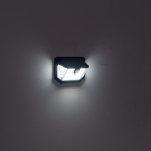 Lámpara Solar LED de Pared, Moderna, de Alta Calidad, para Exteriores, con Sensor de Movimiento de Tres Lados, Resistente al Agua IP64, Diseño de Tira Larga - Product Image 3