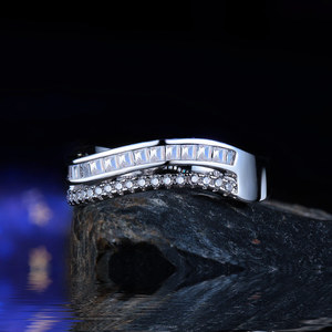 Anello scintillante a doppia fila per donna, gioiello da dito minimalista e alla moda - Product Image 4