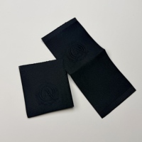 Étiquettes tissées en polyester de haute qualité, design personnalisé, pliées sur le côté, pour t-shirts, sacs en jean, chaussures, vêtements, fourniture d'usine