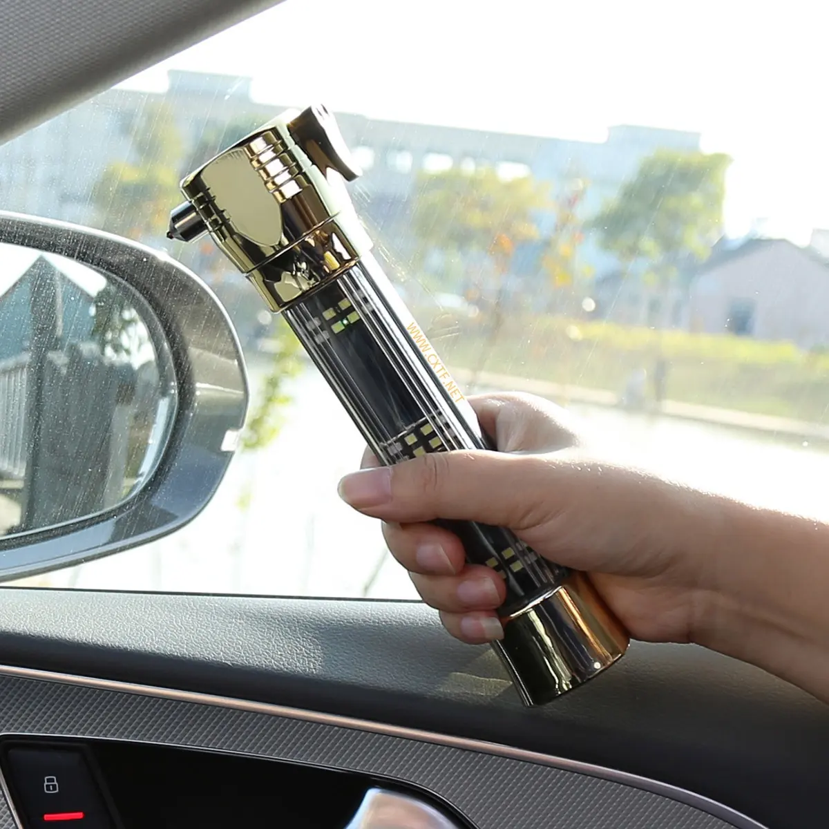 Trending hot products car emergency escape led flashlight vehicle safety emergency car glass hammer
