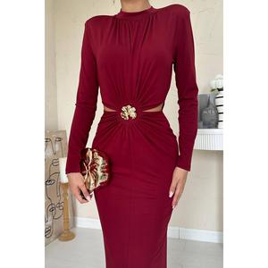 Vestido de Noche Borgoña Ajustado con Cuello Alto, Fruncido y Aberturas, de Satén, Ajuste Cómodo, Cintura Natural - Product Image 1
