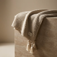 Couverture en tricot personnalisée avec pompons, tissage texturé épais et doux, pour des plaids bohèmes de luxe pour la décoration intérieure avec étiquette privée