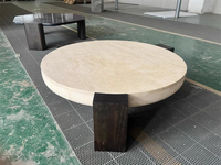 Salon nordique simple Table centrale en marbre canapé rond Table basse en travertin avec base en bois