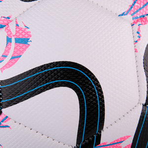 Balón de Fútbol de PVC de Alta Calidad con Logotipo Personalizado, Cosido a Máquina, Textura de Diamante, para Recreación, Venta al Por Mayor de Fábrica en Vietnam - Product Image 3