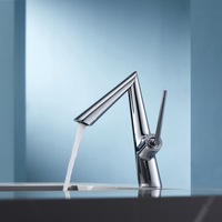Robinet de lavabo créatif de style italien en cuivre chromé, design minimaliste en V, eau chaude et froide, monocommande pour salle de bain