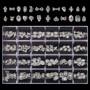 Adornos 3D de lujo para uñas, de marca famosa, de diseñador, decoración de uñas de Metal, diamantes de imitación