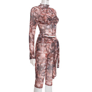 Viviblook J25ST454 Ensemble décontracté pour femmes, imprimé floral sexy, design patchwork, t-shirt à manches longues sans bretelles, pantalon court, ensemble 2 pièces - Product Image 4