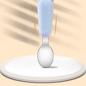 도매 맞춤형 아기 수유 세트, 유아용 실리콘 곰 손잡이가 있는 316L 스테인리스 스틸 포크 스푼 - Product Image 4