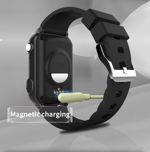 Meilleure montre connectée 4G pour personnes âgées, appel SOS, mini GPS, surveillance de la santé, détection de la fréquence cardiaque, étanche IP65, matériau ABS, personnelle - Product Image 3