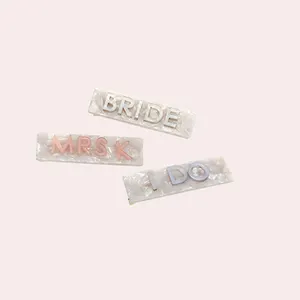 Teenytiny Oogverblindende Glitterachtige Aangepaste Letters Parelwitte Bar-Vormige Haarclip Voor Bruid Bruiloft