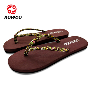 Chanclas de lujo para niños, cómodas y suaves, de colores, para interior y exterior, venta al por mayor - Product Image 3