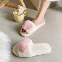 Chaussons d'intérieur en peluche en forme de cœur avec logo personnalisé pour femmes, semelle antidérapante en PVC, chauds pour l'hiver, pour la maison et les loisirs