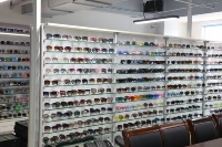 Vente en gros de lunettes optiques de style mixte aléatoire bon marché lunettes de créateur mixtes lunettes de soleil à prix réduit en stock PC en métal