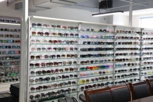 Bán buôn giá rẻ ngẫu nhiên hỗn hợp phong cách kính quang học hỗn hợp Thiết kế kính cảnh tượng kim loại PC Cổ phiếu giải phóng mặt bằng giảm giá Kính mát - Product Image 3