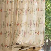 Rideaux occultants imprimés fleurs séchées style campagne française, en faux lin beige texturé, motif botanique fleurs sauvages, pour salon