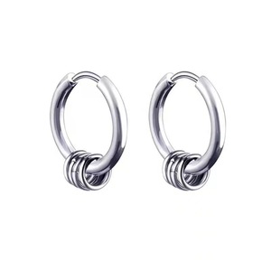 Boucles d'oreilles créoles en acier inoxydable PVD 18 carats avec 3 anneaux |   Couleurs arc-en-ciel argent, or, noir |   Bijoux de piercing unisexe à charnière - Product Image 5