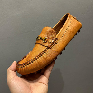Mocassins Homme en Cuir Marron à Talon Plat, Chaussures de Conduite Décontractées à Semelle Souple avec Détail de Couture - Product Image 1