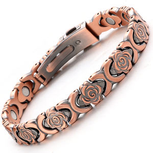 ヨーロッパ系アメリカ人のファッショナブルなローズ柄の金メッキバングル、女性への記念日ギフトに - JKブランド、中国/グアテマラ産 - Product Image 3