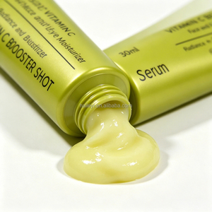 Sérum Booster à la <span class=keywords><strong>Vitamine</strong></span> <span class=keywords><strong>C</strong></span> avec <span class=keywords><strong>Niacinamide</strong></span> <span class=keywords><strong>et</strong></span> Acide Hyaluronique pour le Soin des Taches Brunes, Anti-Rides <span class=keywords><strong>et</strong></span> Ridules, Éclaircissant pour une Peau Effet Verre - Product Image 3