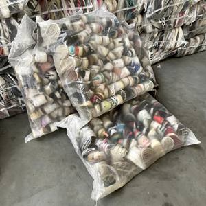 Chaussures de sport d'occasion en gros baskets d'occasion de marque mixte football chaussures de <span class=keywords><strong>basket</strong></span>-ball d'occasion chaussures de course en balles - Product Image 2