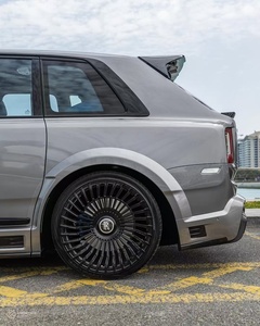 ชุดแต่งคาร์บอนไฟเบอร์สไตล์ UB สำหรับ Rolls-Royce Cullinan สภาพใหม่ กันชน สเกิร์ตข้าง ดิฟฟิวเซอร์ สปอยเลอร์ ซุ้มล้อ อัพเกรด - Product Image 5