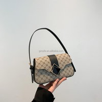 Sac bandoulière tendance et stylé en patchwork pour femme, collection été 2027