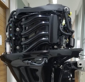 เครื่องยนต์เบนซิน F60 สีเทา พร้อมระบบ EFI พาวเวอร์ทริม สตาร์ท และรีโมทคอนโทรล ระบายความร้อนด้วยน้ำ - Product Image 2