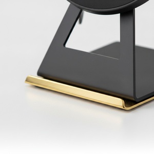 Ensemble de bureau moderne en plastique et métal noir et or, avec chargeur sans fil et porte-stylo vertical, cadeaux d'entreprise personnalisés - Product Image 6