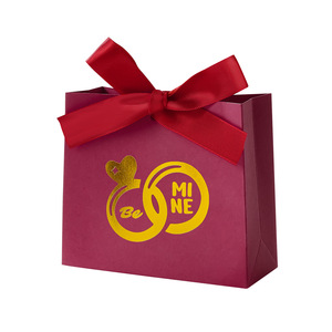 Caja <span class=keywords><strong>de</strong></span> cartón roja con estampado en caliente para <span class=keywords><strong>el</strong></span> Día <span class=keywords><strong>de</strong></span> San Valentín, con lazo, embalaje <span class=keywords><strong>de</strong></span> regalo, cierre inferior plegable con la inscripción LOVE en inglés - Product Image 3