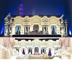 Décoration de scène de mariage grandiose sur le thème indo-occidental, avec des éléments en fibre, pour une réception époustouflante sur le thème du palais. - Product Image 1