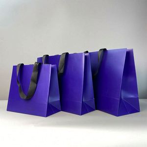 Sacs en papier cadeau de luxe personnalisés de petite taille, noirs et roses, avec logo privé imprimé, avec poignées en ruban pour bijoux - Product Image 6