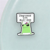 Broche en émail en forme de grenouille verte de dessin animé pour un usage quotidien et une décoration tendance pour sac à dos