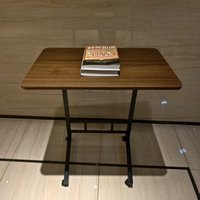 Table de chevet mobile réglable en hauteur avec roulettes verrouillables et plateau en MDF, idéale pour ordinateur portable, étude ou bureau