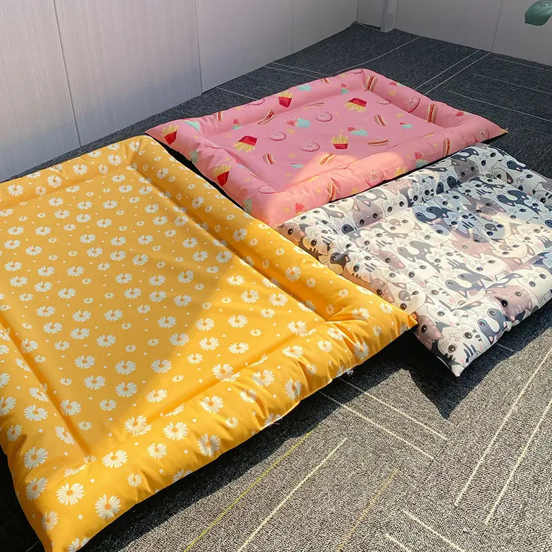 Low Price Wholesale Folding Kennel Sleeping Mat Soft Breathable Summer Stay Cool Pet Square Print Cooling Dog Mat