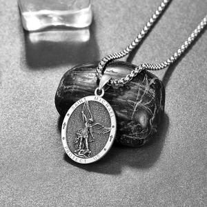 Collar con colgante ovalado de Plata de Ley 925 oxidado St Michael Christopher Jesus Cross - Product Image 1