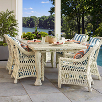 Ensemble de mobilier de salle à manger en rotin, table et chaises en osier tressé pour complexe hôtelier extérieur
