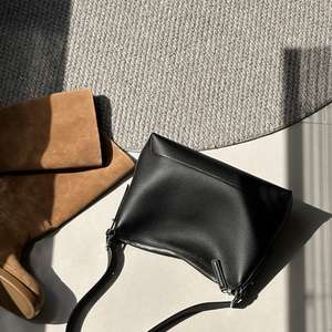 Borsa Hobo in Vera Pelle Premium, Morbida e Vellutata, per il Tragito Quotidiano, Borsa a Spalla a Mezzaluna, Fornitore all'Ingrosso - Product Image 4