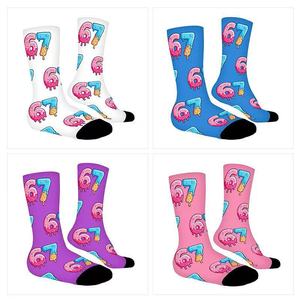 Chaussettes de sport avec motif 67 glaces, en blanc, bleu, violet et rose, pour adultes, usage décontracté, été, respirantes, impression numérique - Product Image 1