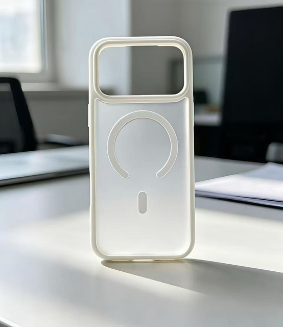 Original Anti-scratch Matte Semi-Clear Magnetic Shockproof Anti-Yellowing TPU+PC Phone Case for iphone 17 18 Pro Max