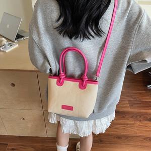 กระเป๋าสะพายทรงอานม้าสไตล์วินเทจสำหรับผู้หญิง ทำจาก PVC เหมาะสำหรับงานแต่งงานริมชายหาด ประดับคริสตัล ปิดด้วยซิป บุด้วยผ้าแคชเมียร์ พร้อมสายสะพายเอว - Product Image 4