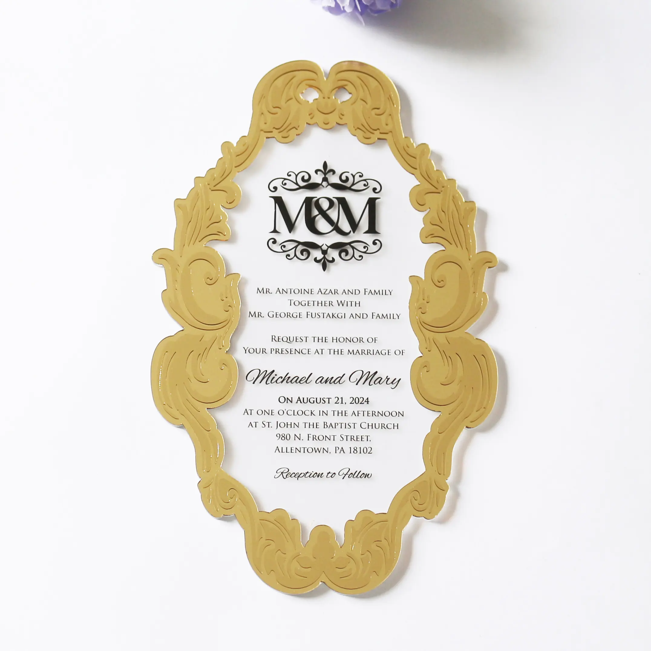 Cartão de convite acrílico transparente da moda, cartão do menu do casamento, moldura de ouro e texto impresso