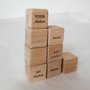 บล็อกไม้ทึบลูกเต๋าของเล่นลูกบากศ์สำหรับพิธีศีลจุ่มงานเลี้ยงชีพแบบมืออาชีพออกแบบได้ตามต้องการ - Product Image 1