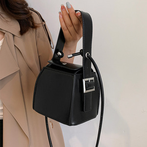 ZPB3456 HOT New Fashion Lady's Pu Leather Handbag Famous Brand Weeks Luxury Designer Shoulder <strong>Bag</strong> <strong>Buckle</strong> Strap Portable BLL0069 - Product Image 1