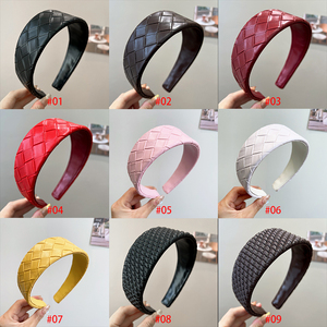 女性用幅広フェイクレザー編み込みヘッドバンド、無地PUレザー編み込みヘアフープ、滑り止めファッションヘアバンド、普段使いに - Product Image 5