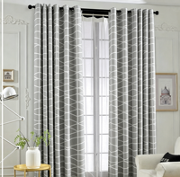 Rideaux occultants gris sur mesure en tissu uni, à plis froncés, pour chambre d'hôtel