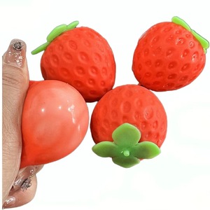 Jouet anti-stress en forme de fraise simulée pour filles, balle à presser pour soulager le stress - Product Image 1